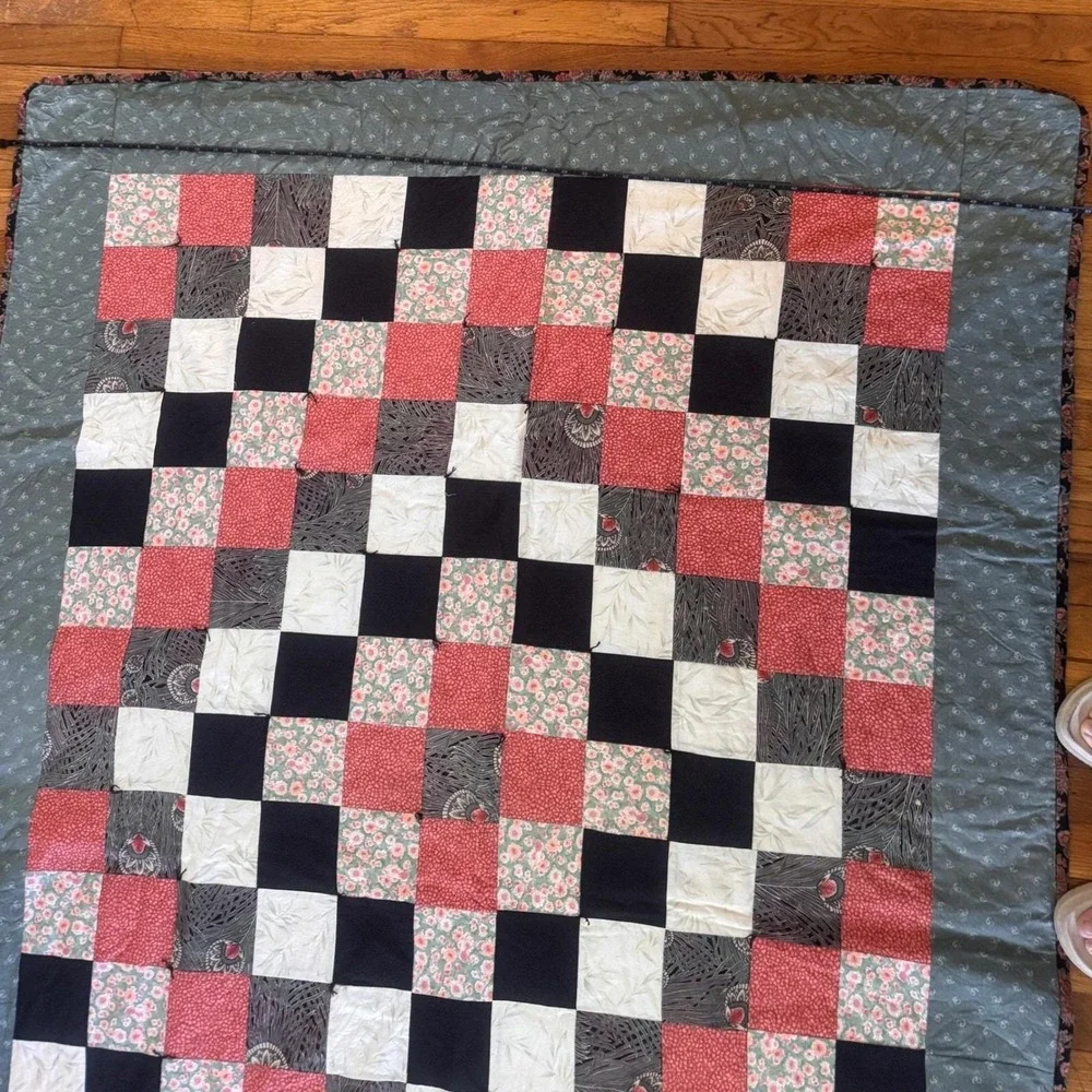 Vtg Checkerboard Patchwork Quilt Throw Blanket‎ Black Red Gray Floral Trim 4x5.5